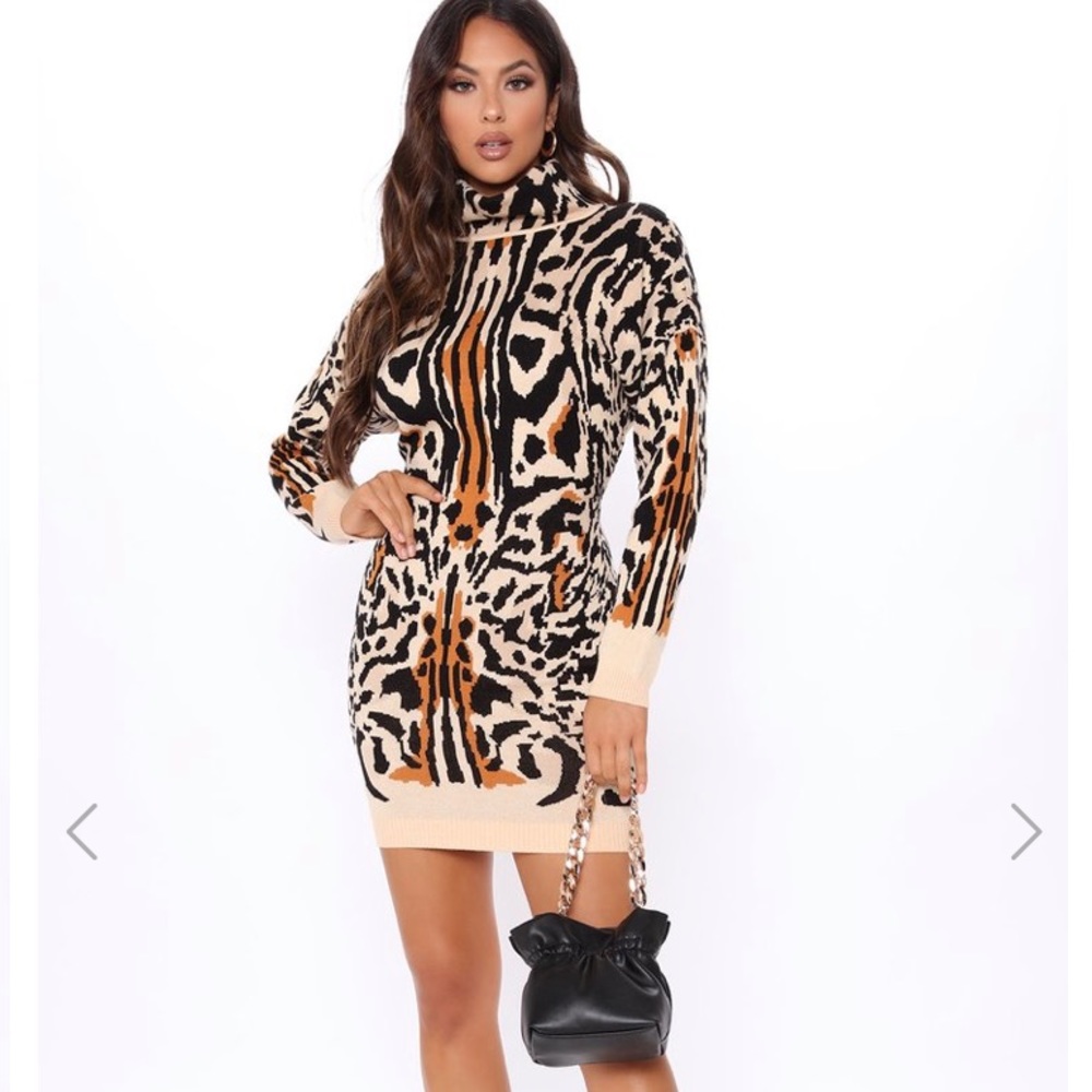 FASHION NOVA MEDUIM NEVER WORN SWEATER DRESS